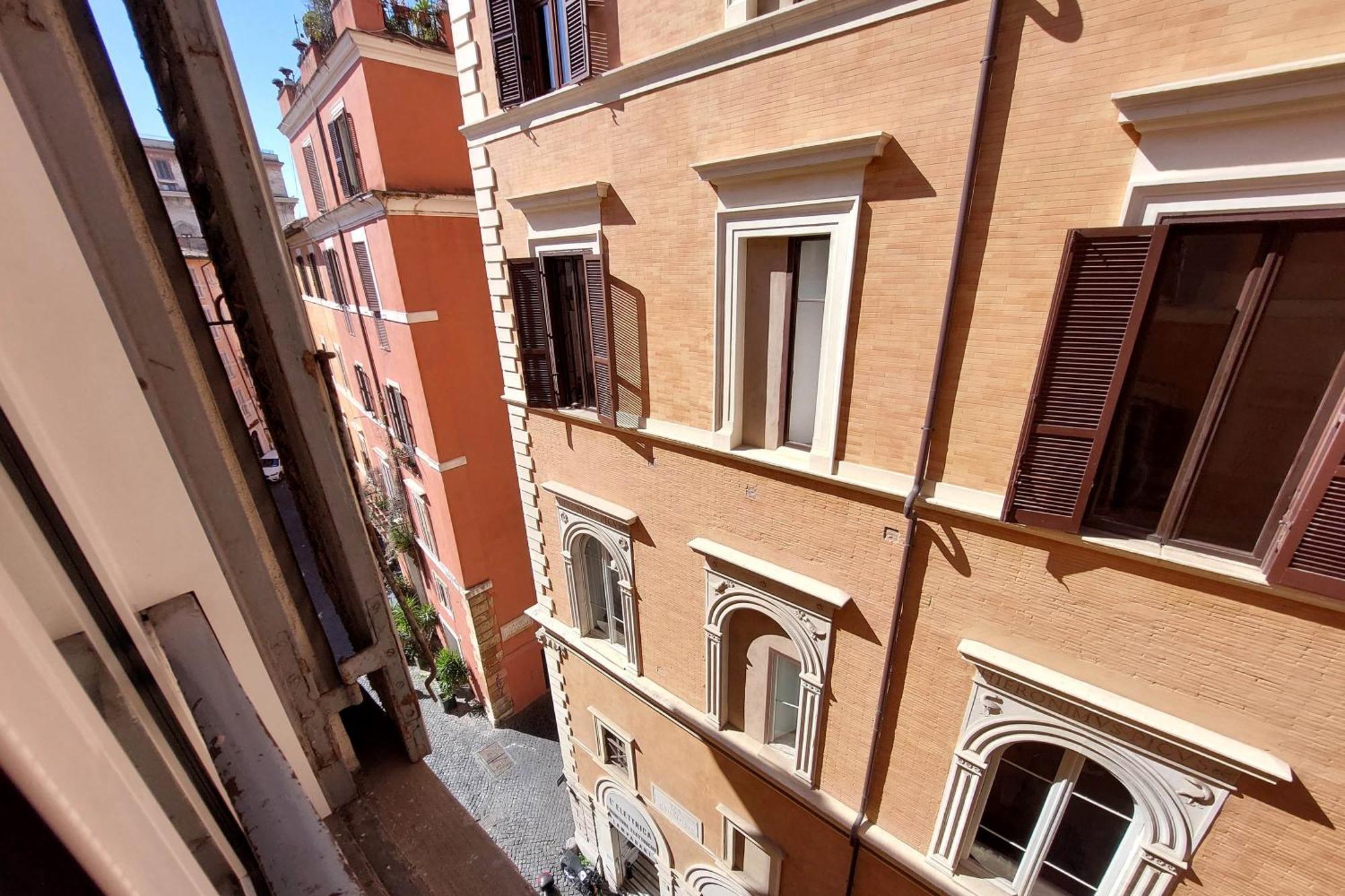 Dainty Paradiso Near Piazza Navona Rome