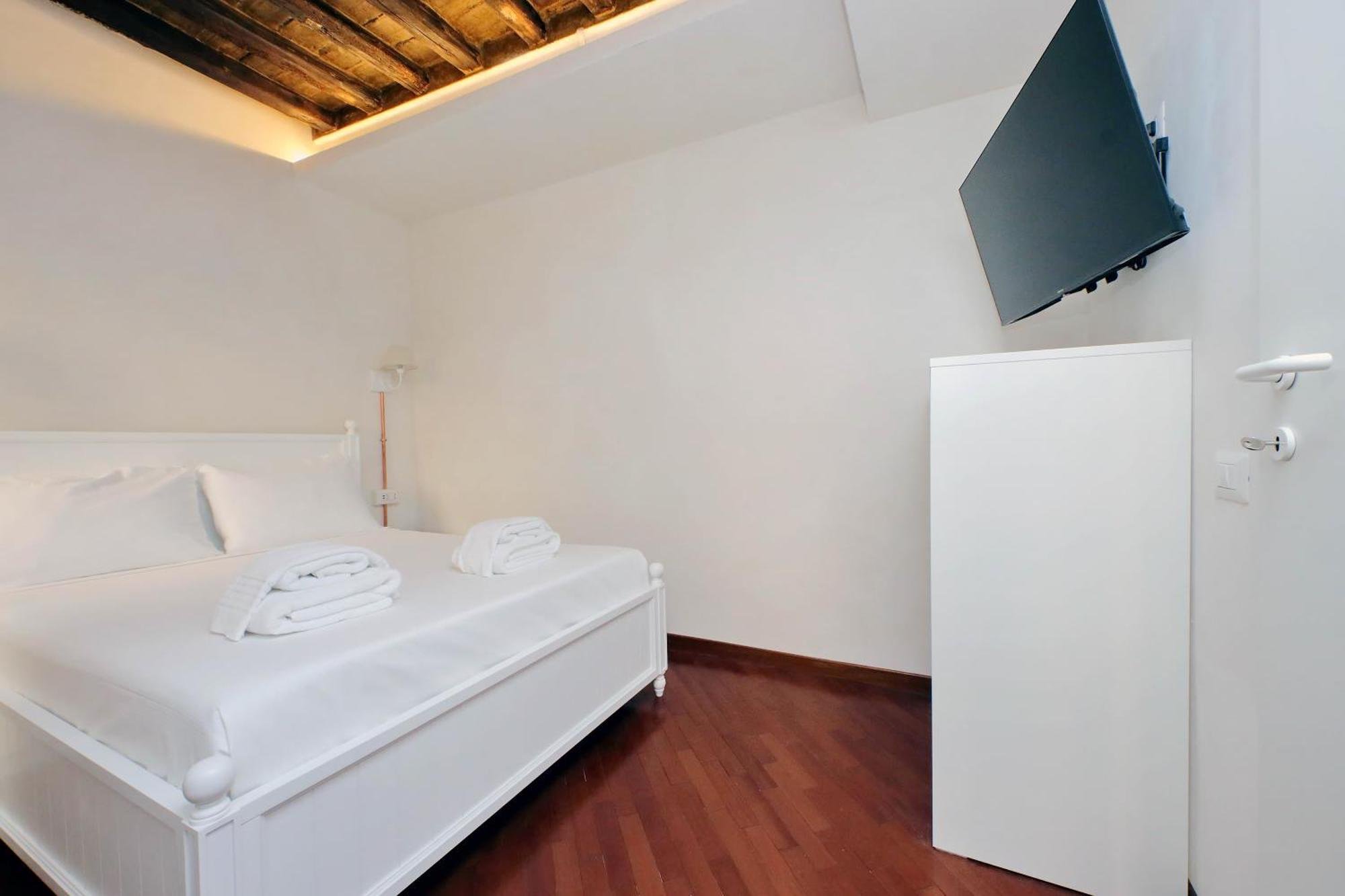 Dainty Paradiso Near Piazza Navona Apartment Rome